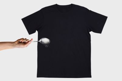 applying vinegar to black shirt