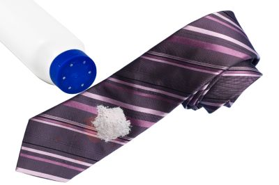 apply talcum powder on silk tie stains