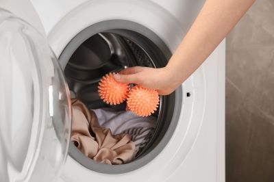 adding dryer balls in the dryer